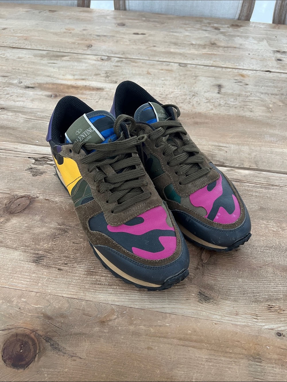 Valentino women’s Multicolor Camouflage Low-Top Sneakers 
authentic!!!!